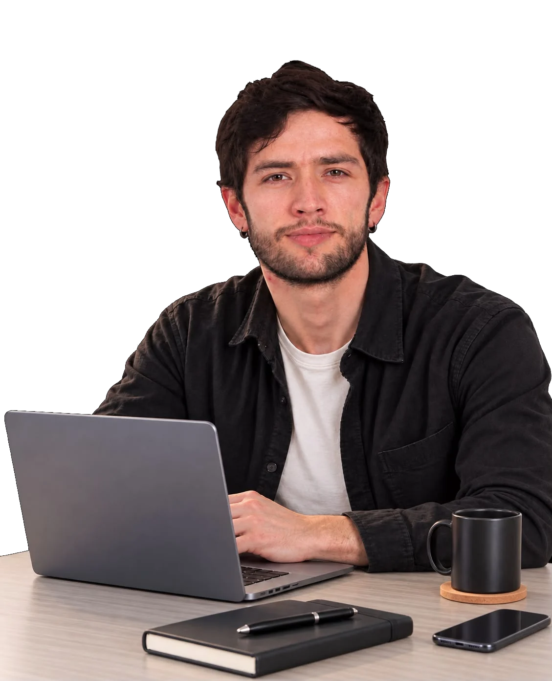 Sergio Alba trabajando con su portátil
